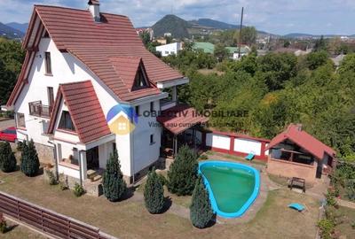 Casa cu priveliste spectaculoasa spre munte - Piatra Neamt - 1