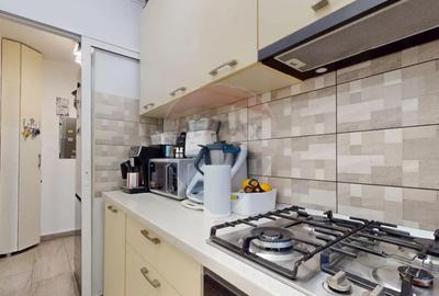 Apartament cu 2 camere semidecomandat, mobilat în Florilor