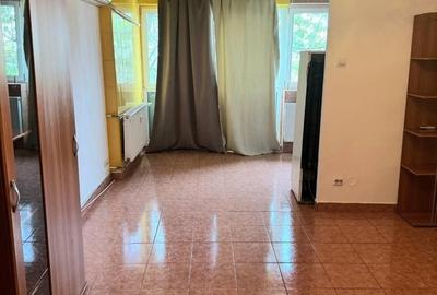 Basarabiei, Piata Muncii Basarabiei, Piata Muncii - 1