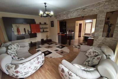 Casă cu 4 camere cu Teren 2700 Mp în Cihei - 9