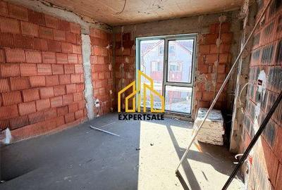 Casă cu 4 camere cu Teren 240 Mp în Prelungirea Ghencea