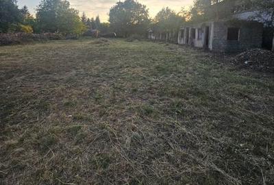 Teren de 3000 mp, în Central