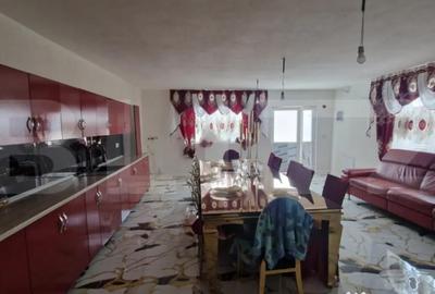 Casă cu 5 camere cu Canalizare în Central - 7