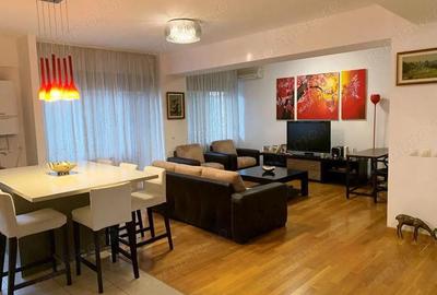 Apartament cu 3 camere, mobilat în Central
