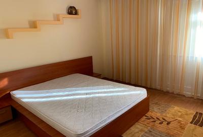 Vând apartament 2 camere decomandat, etaj 1/4, 1 Mai - 6