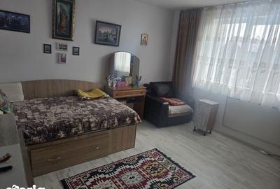 Casă cu 4 camere cu Teren 90 Mp în Central - 1