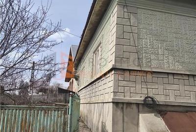 Casă cu 4 camere decomandat în Strezeni - 8