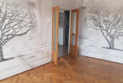 Unirii Metrou Parc, Universitate,BLOC  1995,Decomandat ,PARCHET MASIV - 3