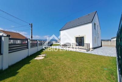 Casă individuală cu 4 camere cu Canalizare în Cristian - 3