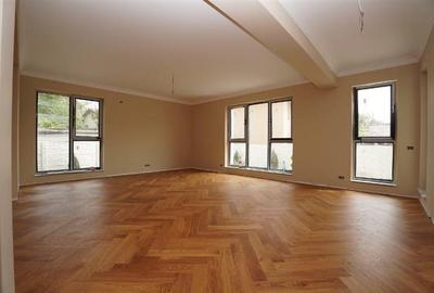 Apartament cu 3 camere decomandat în Aviației