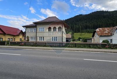 Casa 225 mp, teren intravilan 4822 mp C. Moldovenesc, Suceava - 4