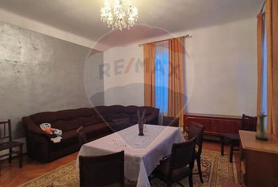 Casă individuală cu 3 camere cu Canalizare în Central - 3