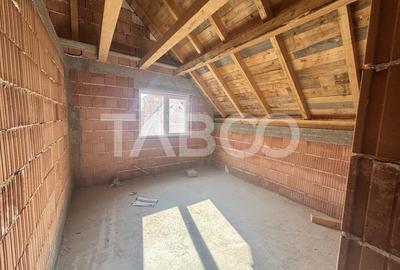 Casa individuala noua din 2024 de vanzare cu 4 camere in Sura Mare - 2