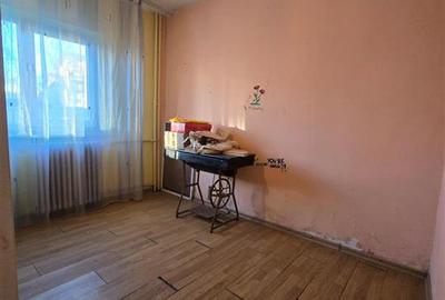 Dacia - statia Columnei, 3 camere decomandat cu geam la baie, liber - 4