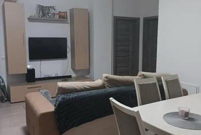 Apartament cu 3 camere decomandat, mobilat în Est