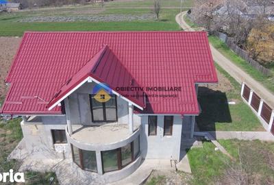 Casă cu 4 camere cu Teren 953 Mp în Girov - 9