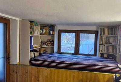 Casă cu 4 camere în Central - 2