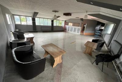 Spațiu comercial, de 220 mp, în Central - 8