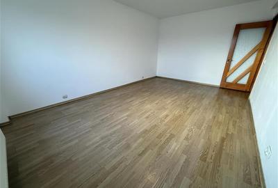 22 Decembrie - 2 camere decomandat - 4