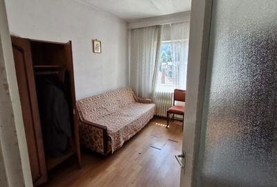 Apartament cu 3 camere decomandat în Coman - 7