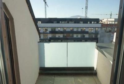 Apartament cu 4 camere decomandat în Tractorul - 2