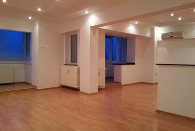Apartament cu 4 camere decomandat în Decebal