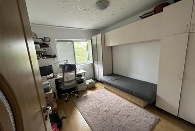 Apartament cu 3 camere decomandat în Plăvăț II - 12