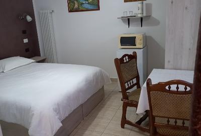 Vind  CASA  FAMILIARA sau cu destinatie PENSIUNE  cu 5 camere  5 bai - 6