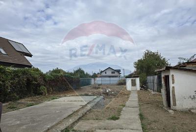 Casă cu 4 camere cu Canalizare în Preajba