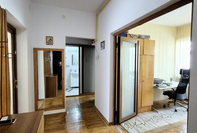 Apartament cu 3 camere semidecomandat, mobilat în P-ța Ovidiu - 1