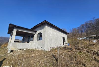 Casă cu 4 camere cu Canalizare în Boțești - 17