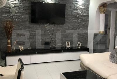 Apartament 3 camere, semidecomadat ,parter , oras  Gaesti