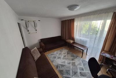 Garsonieră decomandată în Girocului