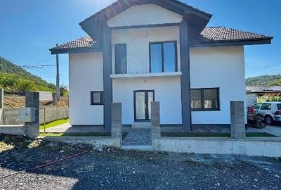 Casă de vânzare în Mediaș 4 dormitoare și curte generoasă - 8