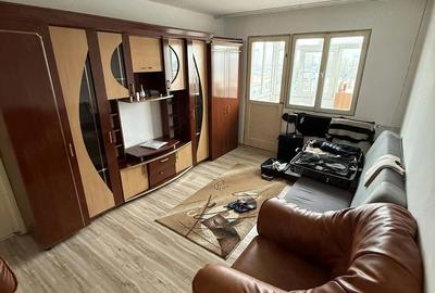 Apartament cu 3 camere semidecomandat în Craiovița Nouă - 4