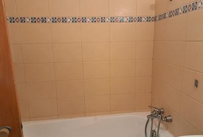 Ofer spre inchiriere ap 2 camere decomandat sector 1 - 7
