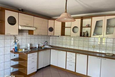 Casă cu 4 camere cu Teren 170 Mp în Central