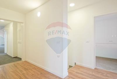 Casă cu 7 camere cu Teren 1400 Mp în Stupini - 7