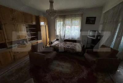 Casă cu 3 camere cu Teren 680 Mp în Central - 1