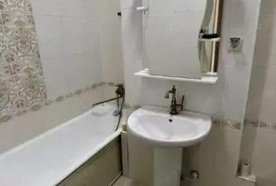 Garsonieră decomandată în Baba Novac