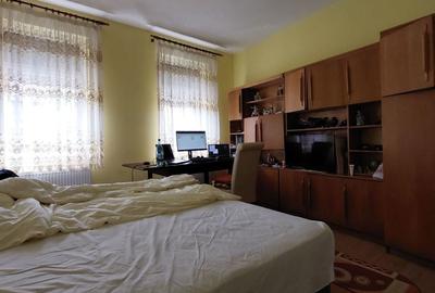 Casă cu 6 camere cu Teren 300 Mp în Muncitoresc - 9