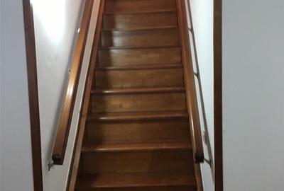 Casă cu 6 camere cu Teren 1000 Mp în Soveja - 8