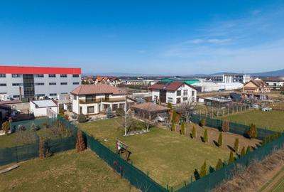 Casă individuală cu 6 camere cu Canalizare în Exterior Est - 59