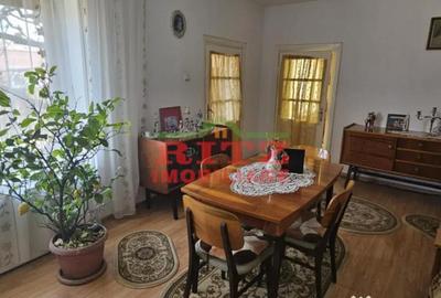 Casă cu 7 camere cu Teren 1756 Mp în Caracal - 3