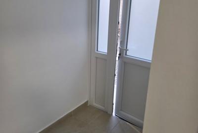 Spațiu comercial, de 83 mp, în Central - 6