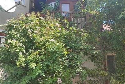 Casă individuală cu 5 camere cu Canalizare în Cornetu