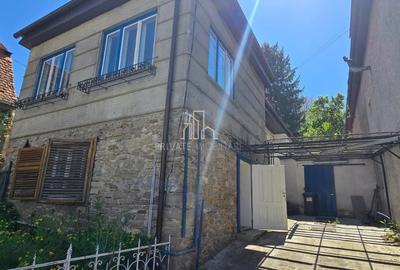 Casă individuală cu 4 camere cu Canalizare în Central - 2