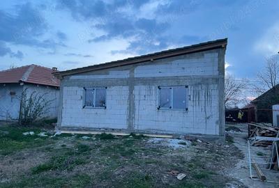 Casă cu 2 camere cu Teren 640 Mp în Hodoni - 4