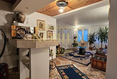 Casă cu 5 camere cu Canalizare în Central - 2