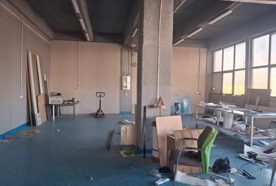 Spațiu industrial, în Titan - 6